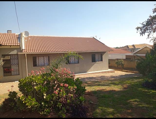 3 BEDROOM FREEHOLD TO LET IN COSMO CITY